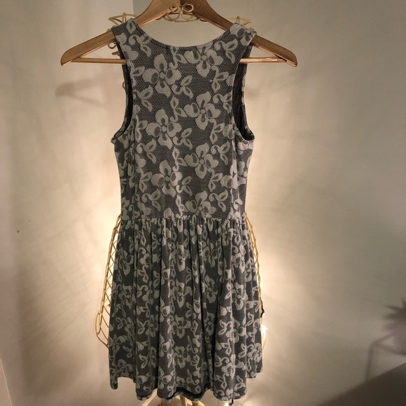 Dress - Picture 3 of 4